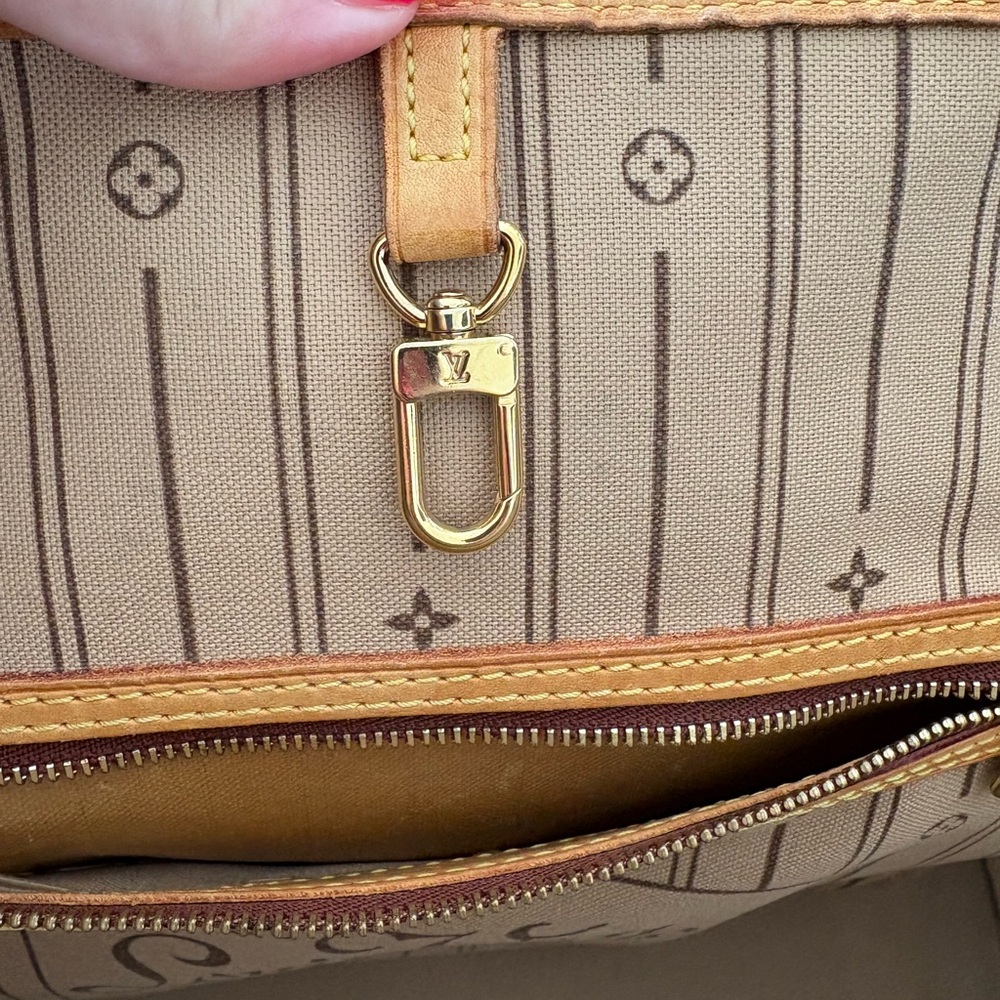 Louis Vuitton Monogram Neverfull MM Tote - Picture 12 of 15